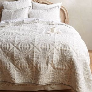 Anthropologie coverlet 86x86